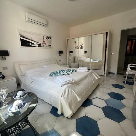 Suites De Mar Santa Teresa Gallura Buitenkant foto