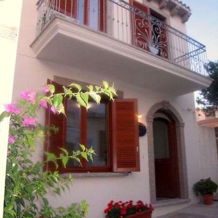 Suites De Mar Santa Teresa Gallura Buitenkant foto