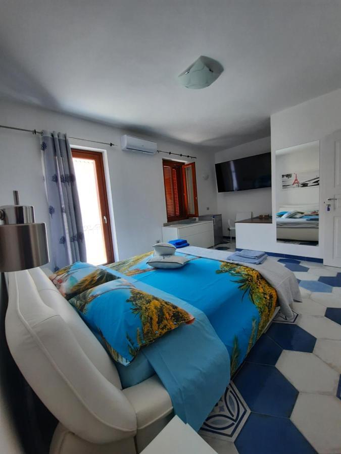 Suites De Mar Santa Teresa Gallura Buitenkant foto