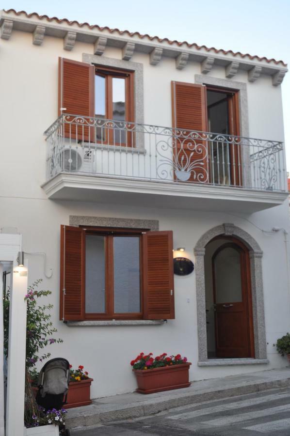 Suites De Mar Santa Teresa Gallura Buitenkant foto