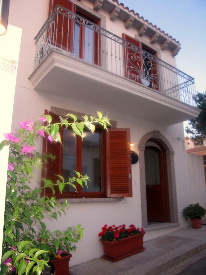 Suites De Mar Santa Teresa Gallura Buitenkant foto