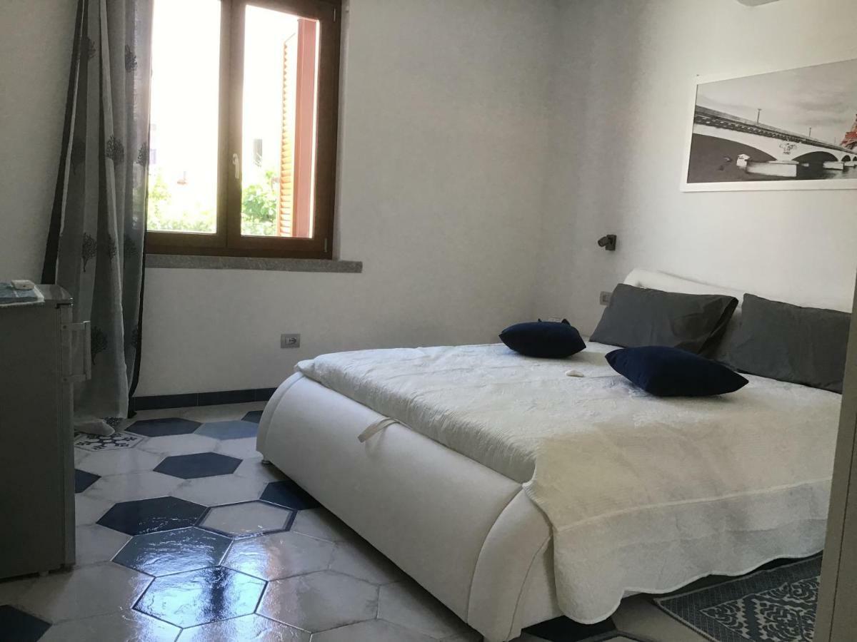 Suites De Mar Santa Teresa Gallura Buitenkant foto
