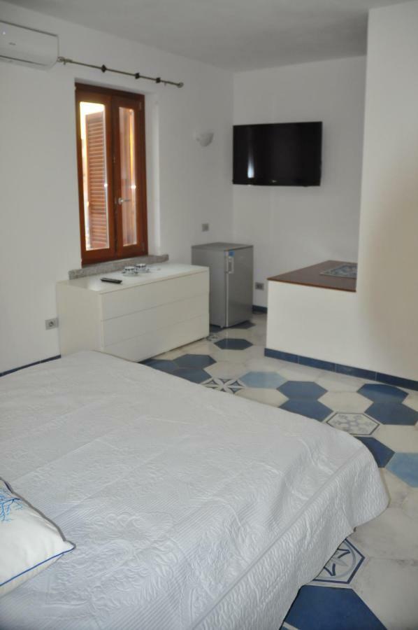 Suites De Mar Santa Teresa Gallura Buitenkant foto