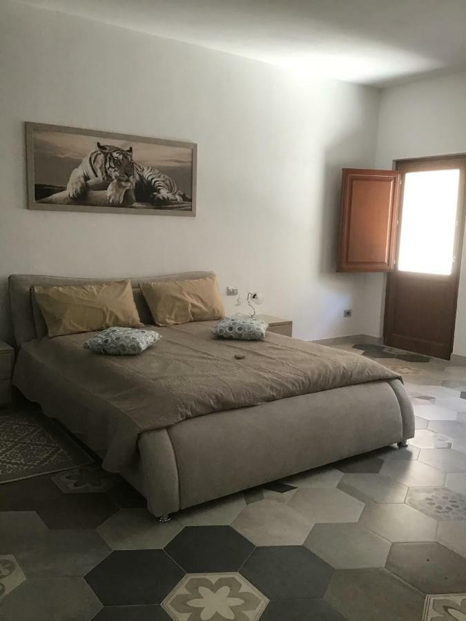 Suites De Mar Santa Teresa Gallura Buitenkant foto