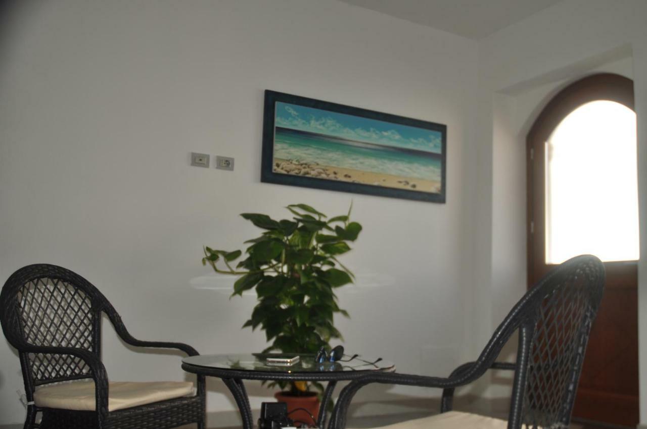 Suites De Mar Santa Teresa Gallura Buitenkant foto