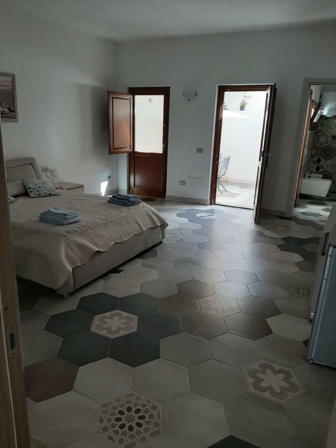 Suites De Mar Santa Teresa Gallura Buitenkant foto